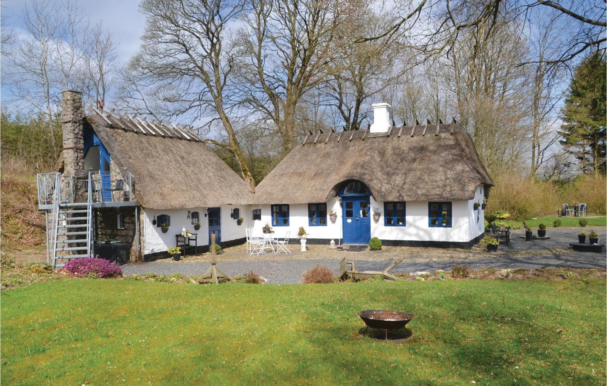 Lovely Home In Give With House A Panoramic View Exterior foto
