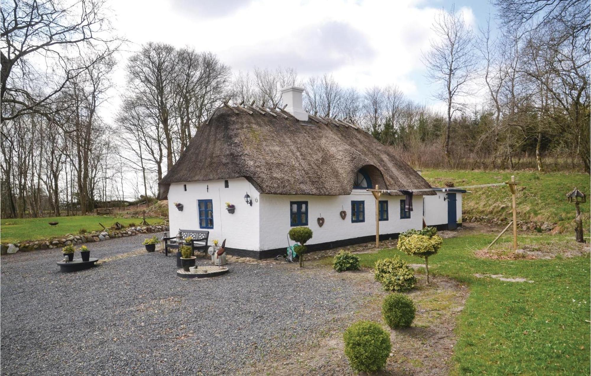 Lovely Home In Give With House A Panoramic View Exterior foto